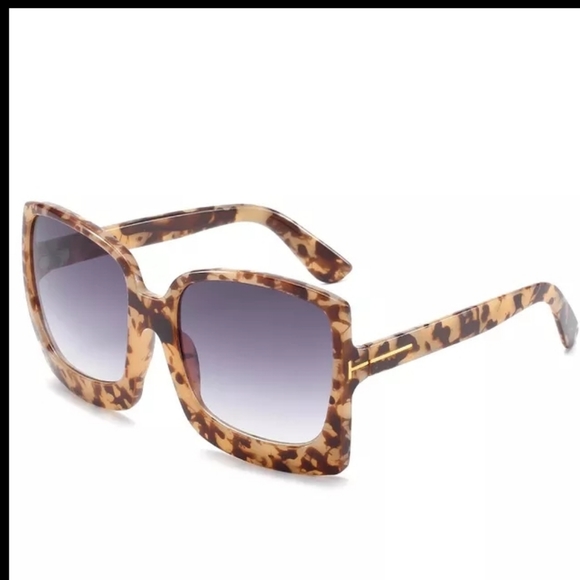 Leopard Sunglasses 😎 ✨️ - Picture 1 of 7